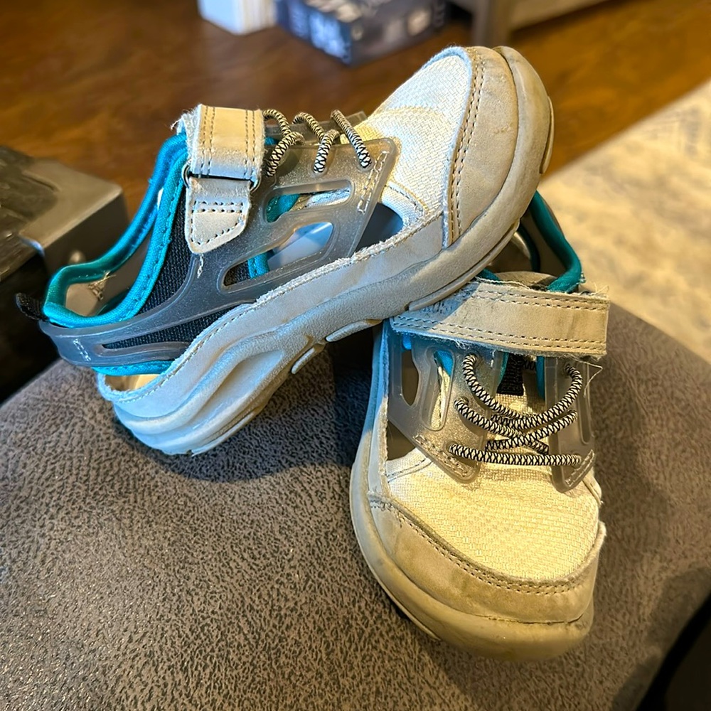 Gray, real Oshkosh everplay boys shoes size 7. Euc